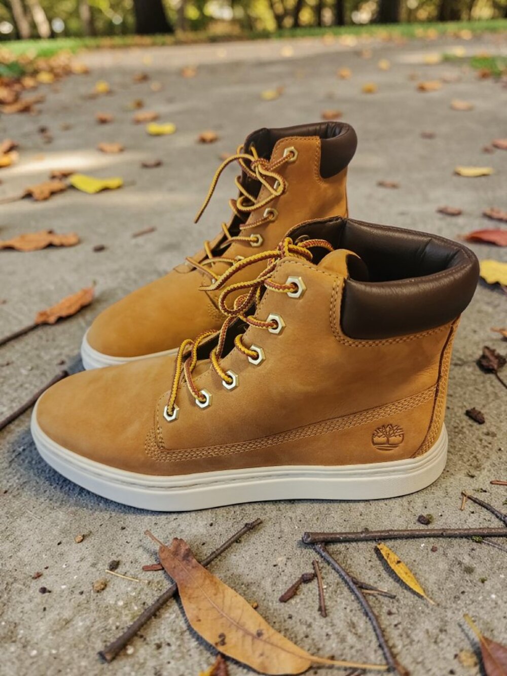 Timberland Londyn Nubuck Boots – Wheat Tan, Size 7.5 (Great Condition) - Picture 2 of 12